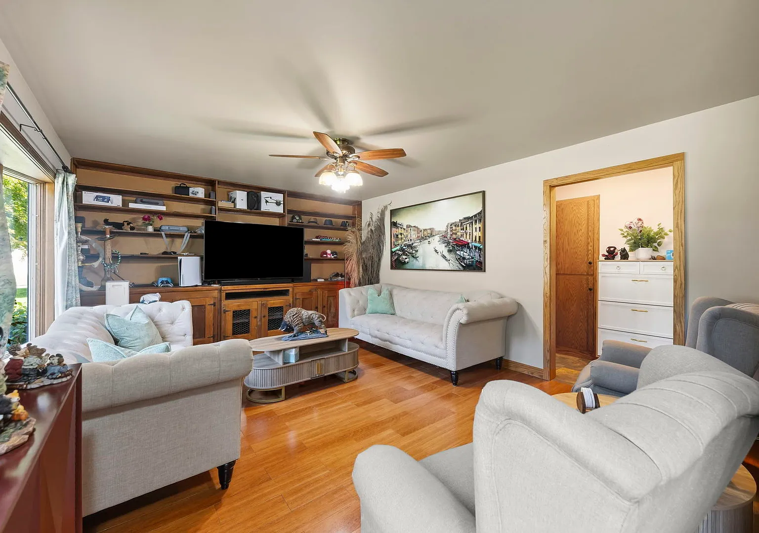 5 bed, 2482 sqft, $3,500 — Photo 4