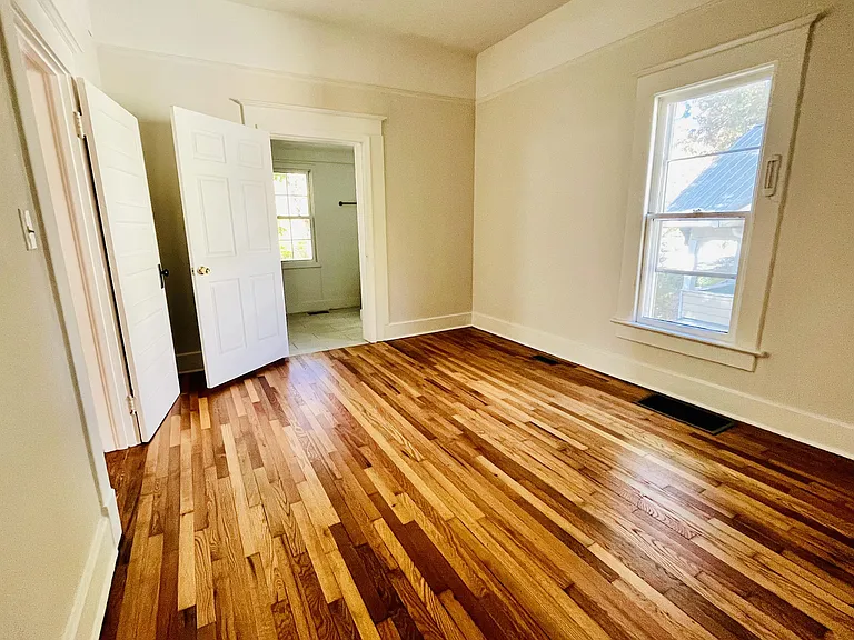 82 Hanover St — Photo 6