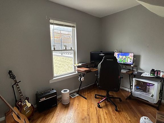 3rd image of 1617 N Hudson Ave APT 2R