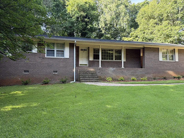 54 Dickson Cir — Photo 2