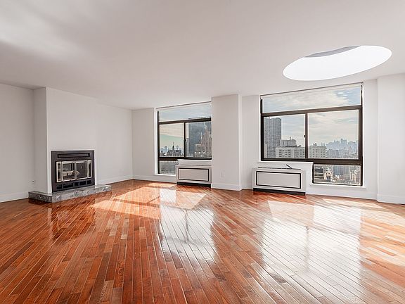5th image of 303 E 43rd St #Penthouse