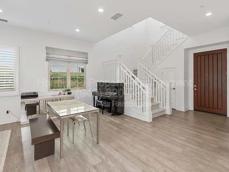 61 Furlong — Photo 4