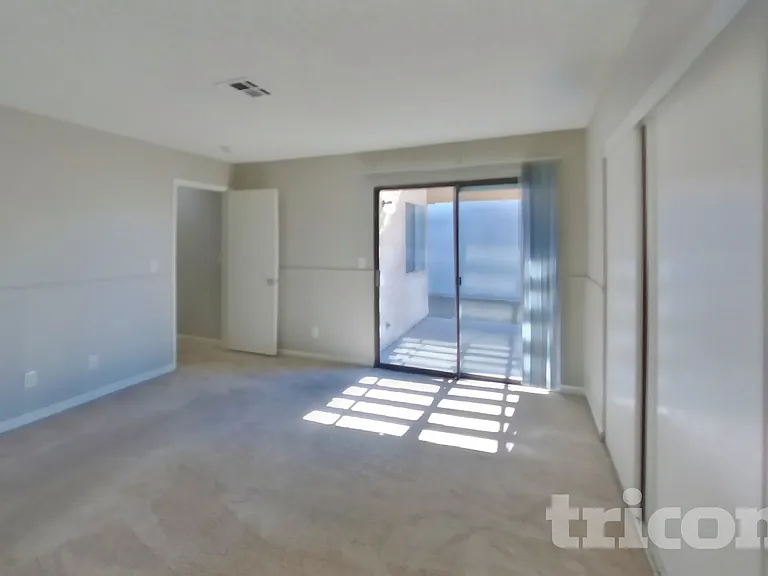 5429 Requa Ave — Photo 8