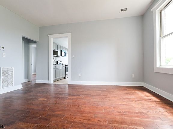 5th image of 48 Salem St