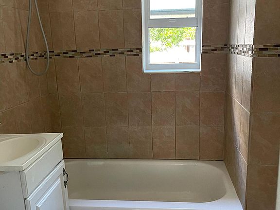 3rd image of 1225-1225 NW 45th St