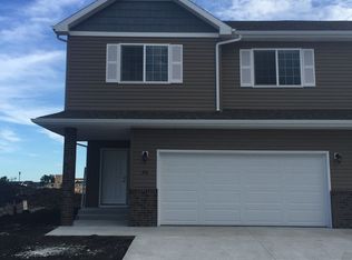 916 Eaglewood Ave, West Fargo, ND 58078