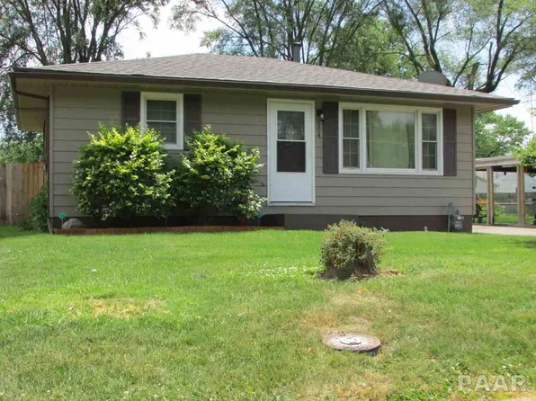2404 Tazewell Rd, Pekin, IL 61554