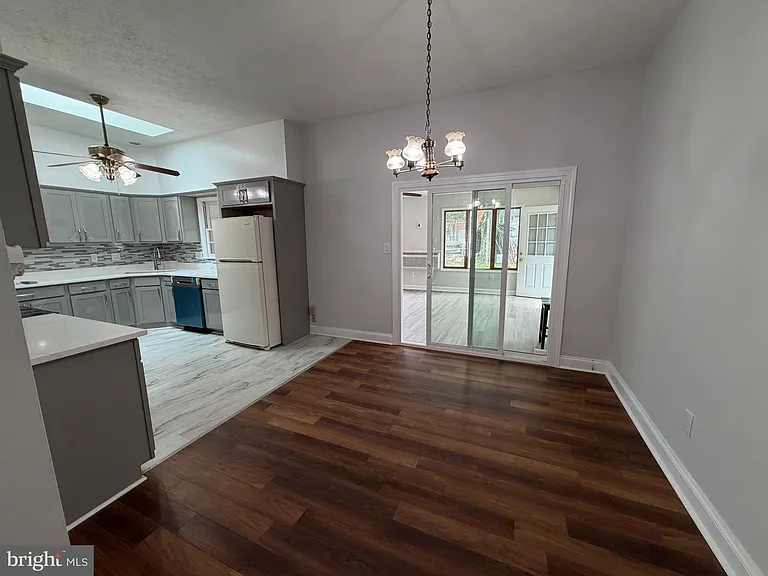 5825 Lamont Dr — Photo 11