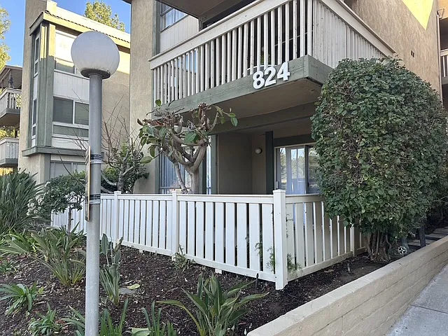 824 Pinetree Cir #16