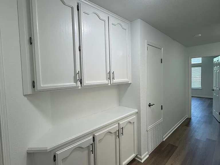 300 Grove Ct — Photo 10