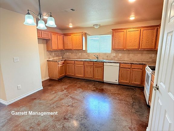 5th image of 1106 E Avenue G
