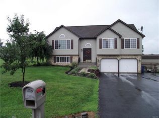 1 Cherry Tree Ln, Bernville, PA 19506