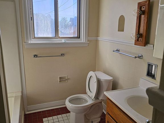 4th image of 801 W 3rd St #1A
