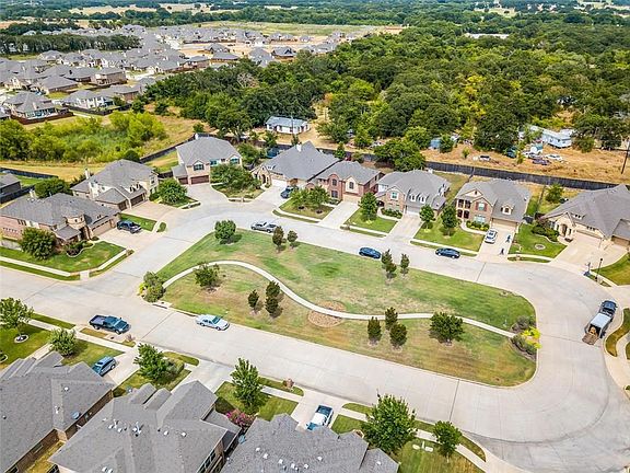 3rd image of 1081 Litchfield Cir