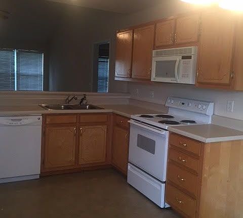 3rd image of 3004 Roscommon Dr