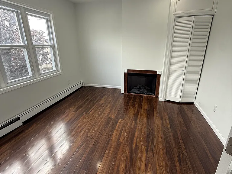 847 7th St #2 — Photo 9