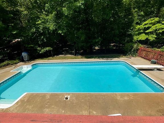 3rd image of 1121 Old Greensboro Rd