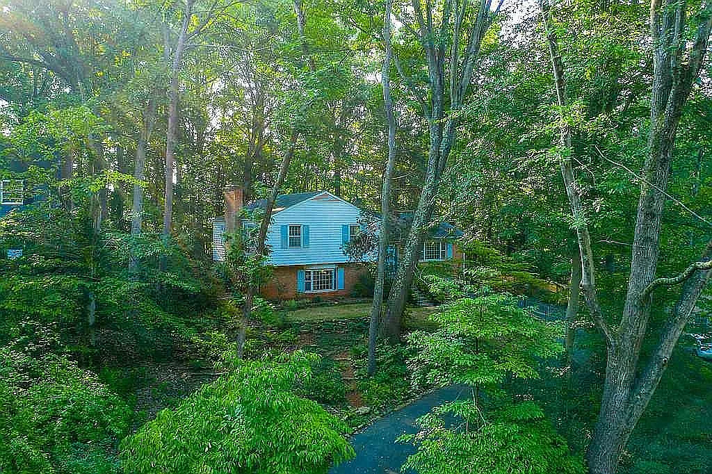2405 Kerry Ln photo 1
