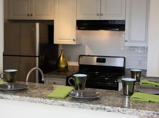 1221 Avalon Dr, Hull, MA 02045