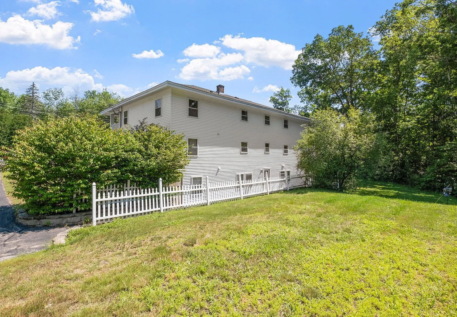 2 bed, 1.0 bath, $2,000 — Photo 2