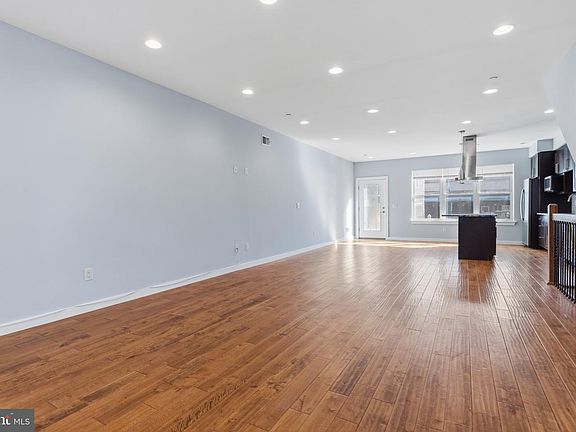 4th image of 1305 N Hope St #A