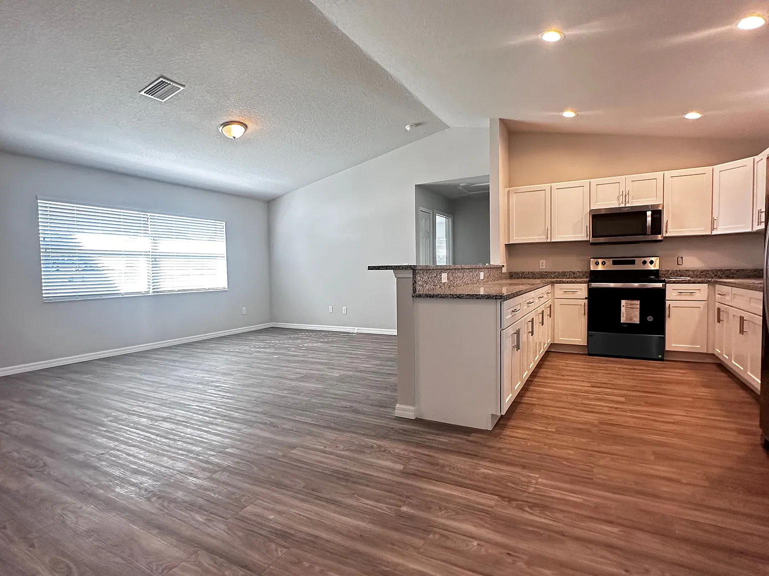 3 bed, 1753 sqft, $1,700 — Photo 3