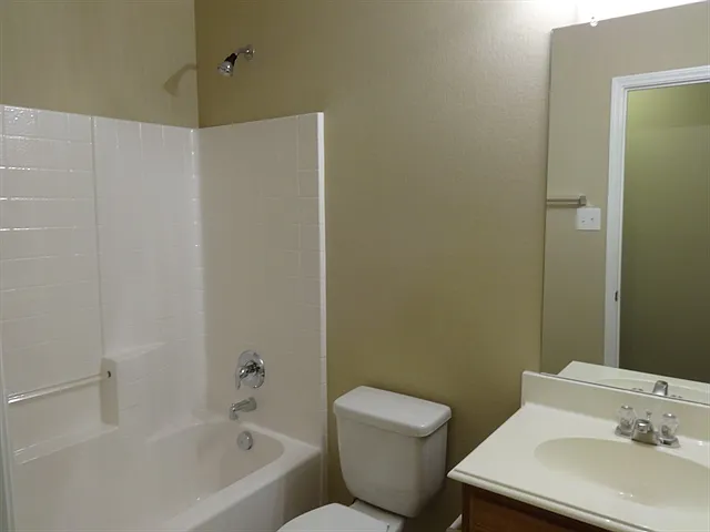 1925 Beach Dr — Photo 13