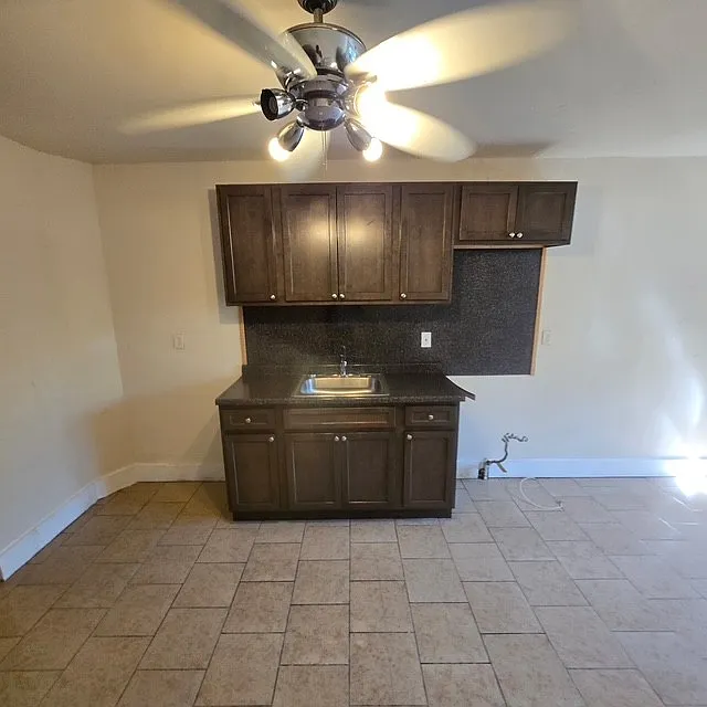 3 bed, $1,895 — Photo 2