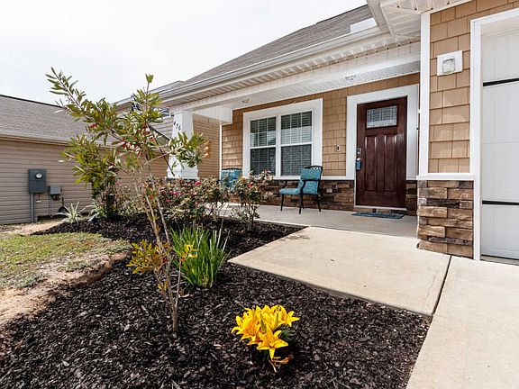 3rd image of 476 Eisenhower Dr
