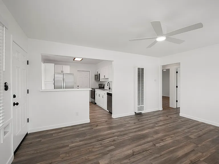 6378 Streamview Dr — Photo 4