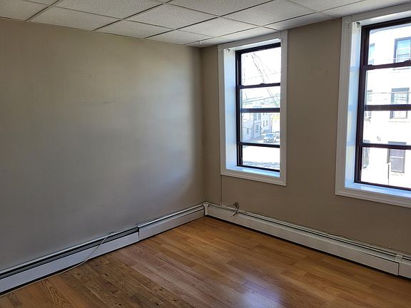5th image of 180 Lincoln Pl APT 4
