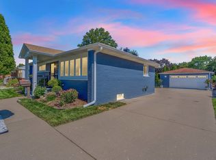 1193 Mohawk Dr, Elgin, IL 60120