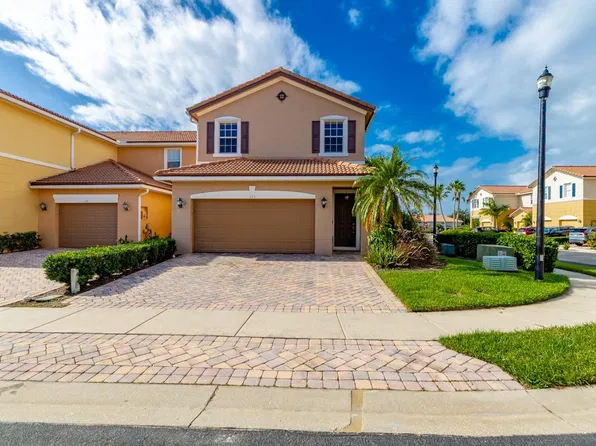 323 Versailles Ln, Vero Beach, FL 32960