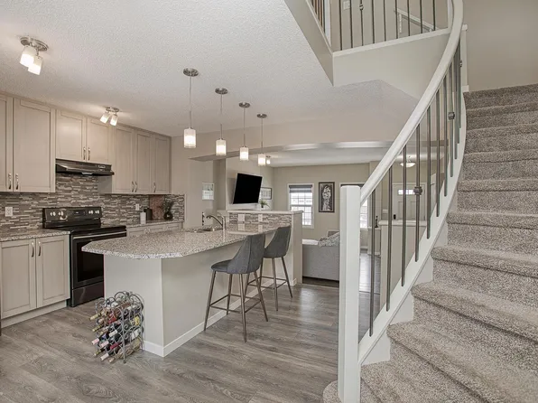 7718 Eifert Cres NW, Edmonton, AB T6M 0W2