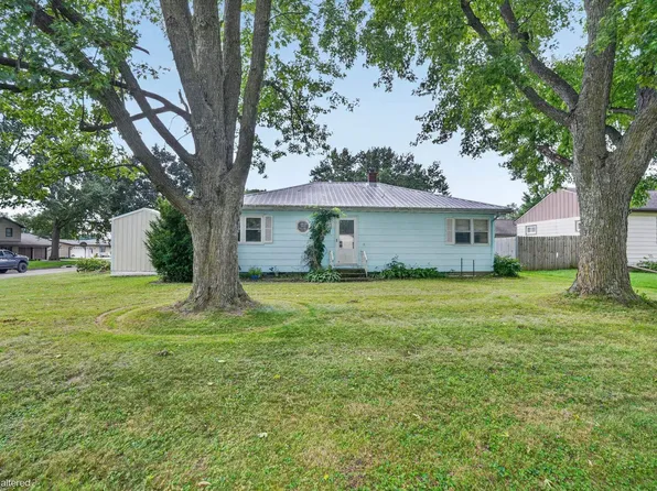 115 W Clark St, Readlyn, IA 50668