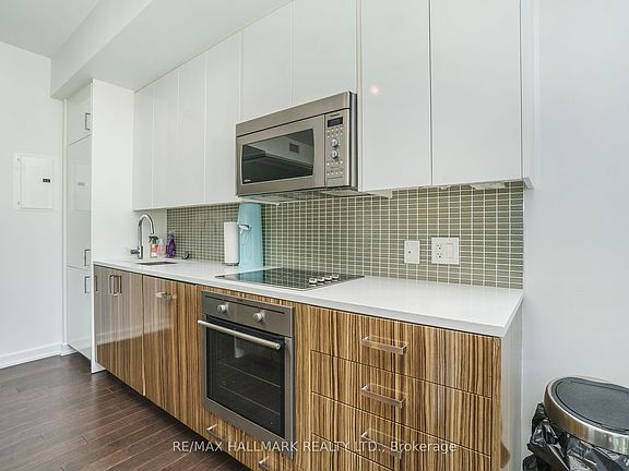 5th image of 300 Lisgar St #1113