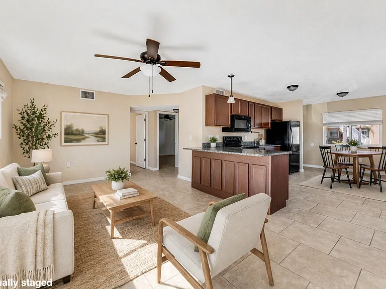 2525 N Oleander Ave #203 — Photo 1