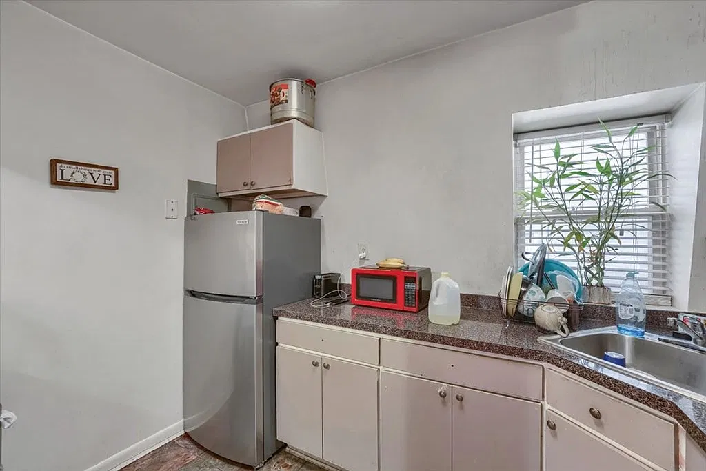 2 bed, 1000 sqft, $2,700 — Photo 2