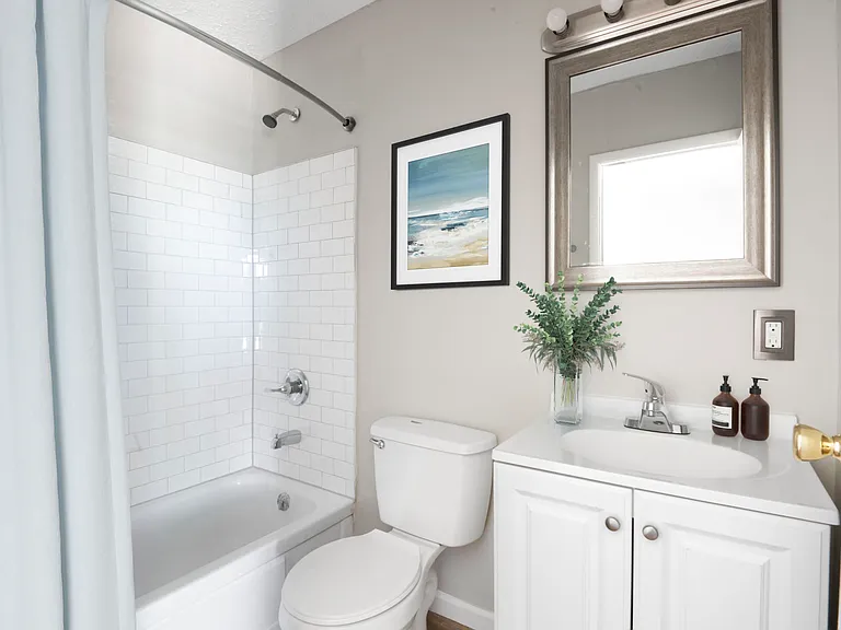 3035 Gilbert Ave — Photo 8