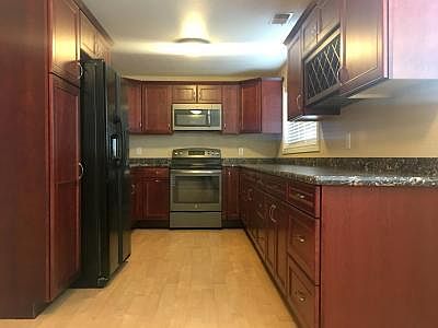 5th image of 613 26th Ave NE