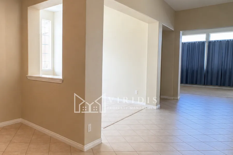 5 bed, 2862 sqft, $2,850 — Photo 4