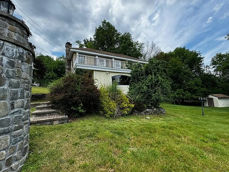 8 Lake Ave — Photo 3