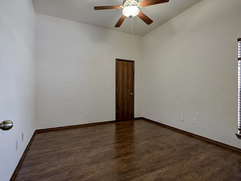 509 Finch St — Photo 32