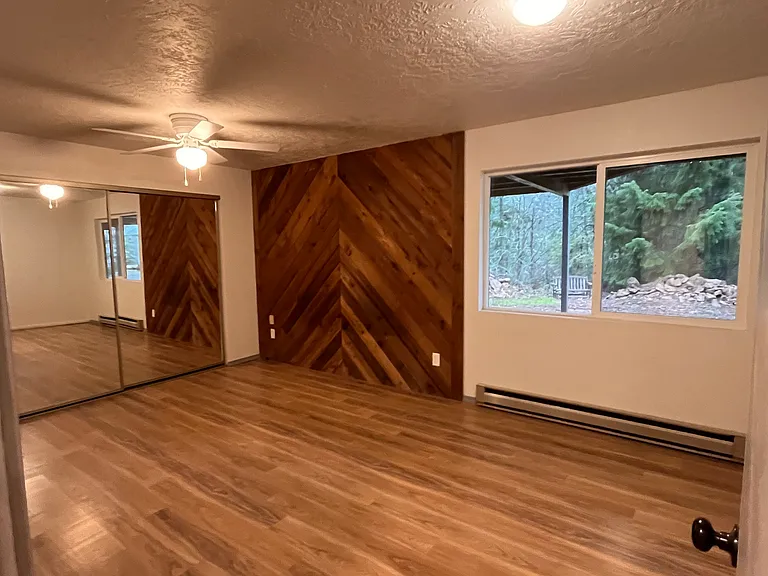 3670 Wy East Rd — Photo 5