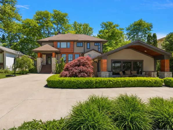 1345 E Lake Dr, Novi, MI 48377