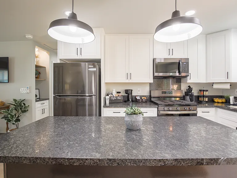 1113 Cypress Ave — Photo 4