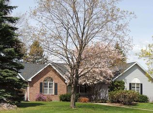 2040 Bradbury Ln, Green Bay, WI 54313