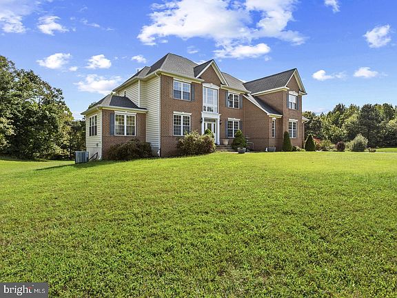 3rd image of 2045 Mount Pleasant Way