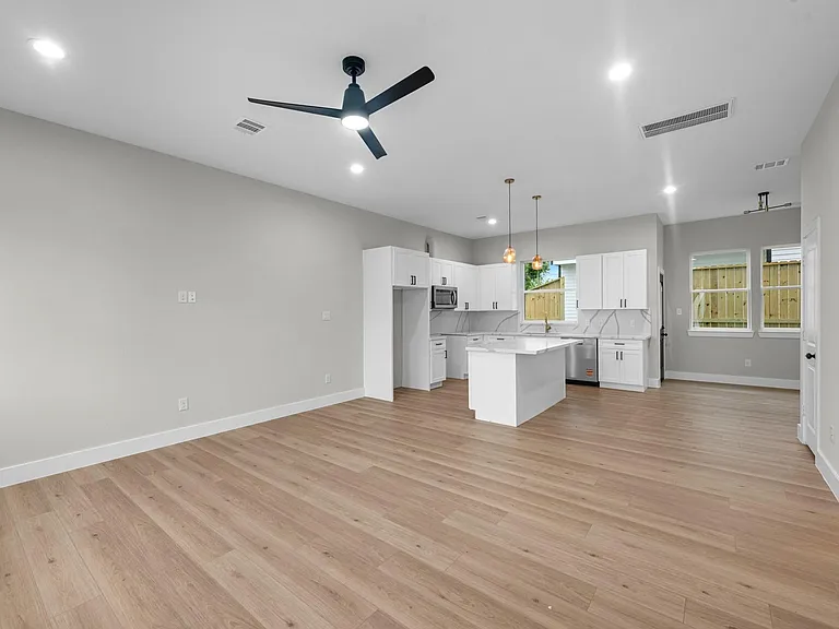 2348 Delafield St — Photo 4