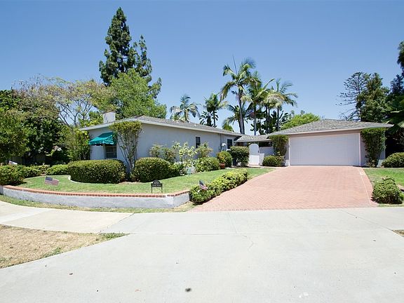 Another angle of front of house.